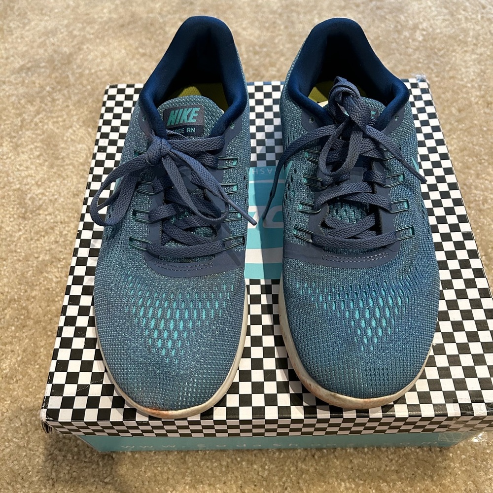 Nike size 8 blue sneakers
